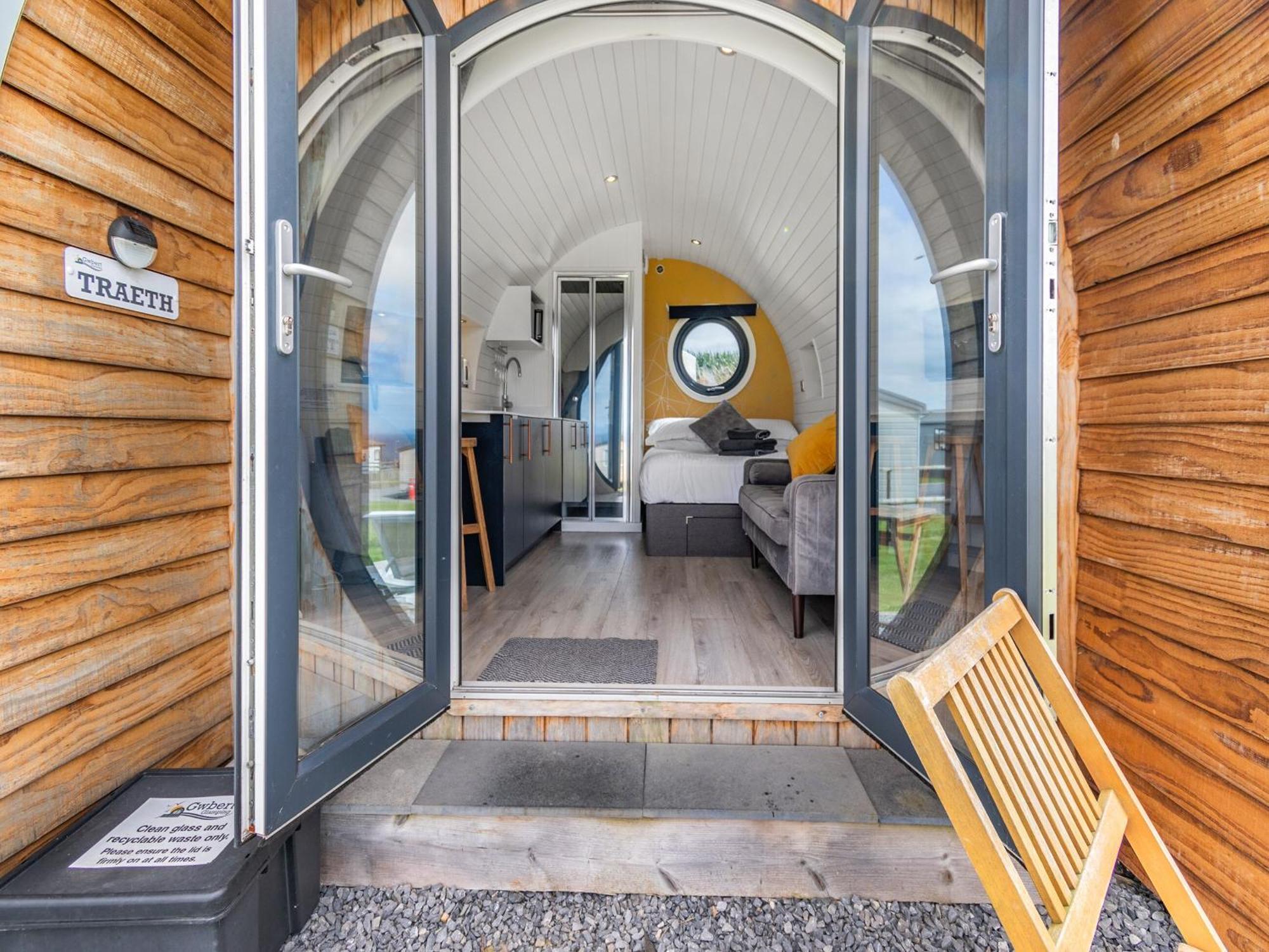 Traeth Pod - Uk46077